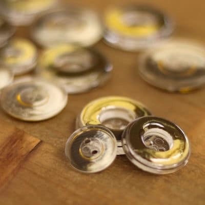 Bicolored resin button - yellow and khaki