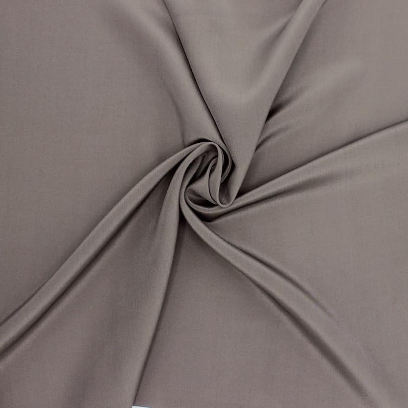 Tissu crêpe envers satin taupe