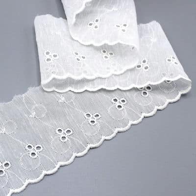 Broderie anglaise