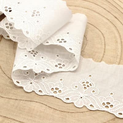 Broderie anglaise