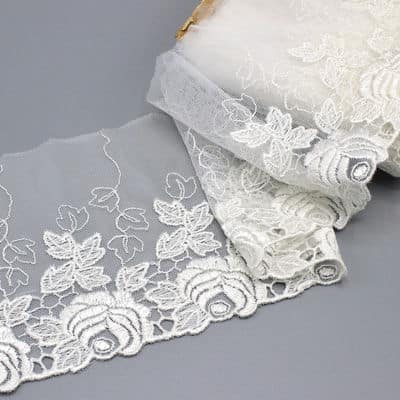 Embroidered tulle with flowers - white