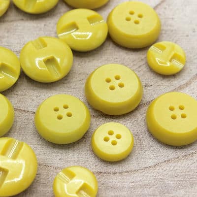 Round resin button - anise green