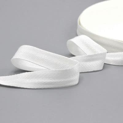 Fantasy ribbon - white