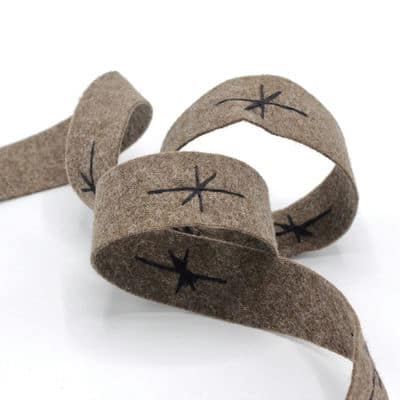 Fantasy ribbon in felt - brown 