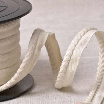 Piping cord with herringbone pattern - ecru 