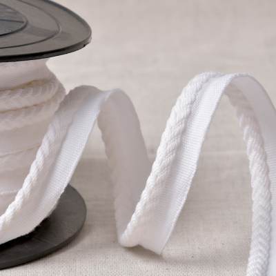 Piping cord with herringbone pattern - white