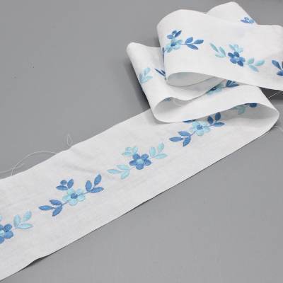 Embroidered ribbon with flowers - white and blue