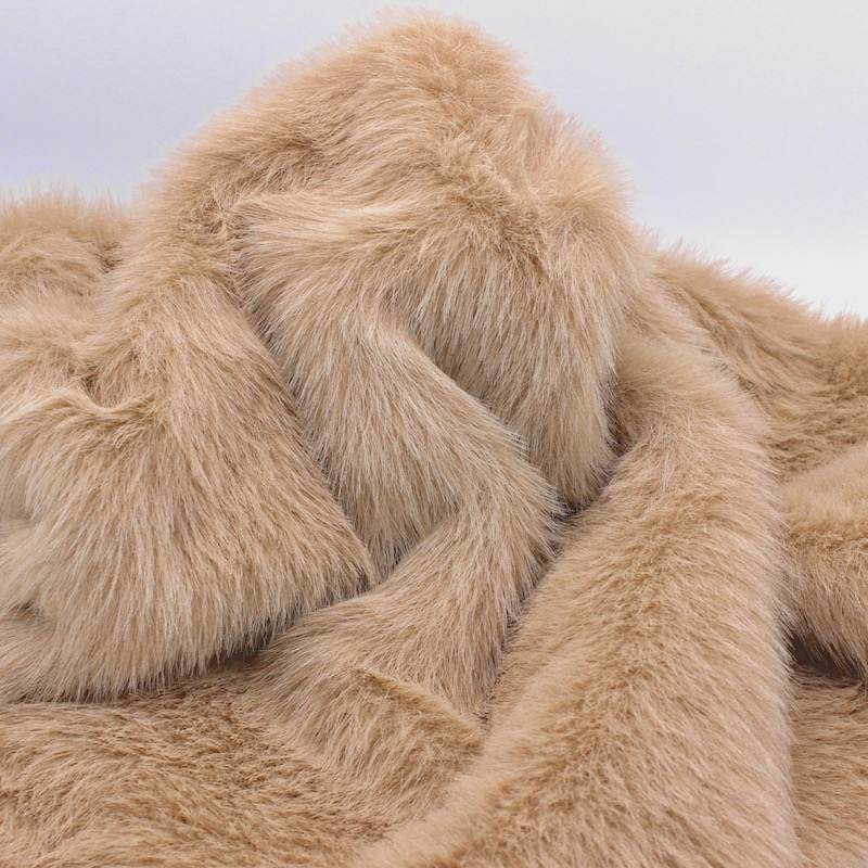 Faux fur in polyester - beige