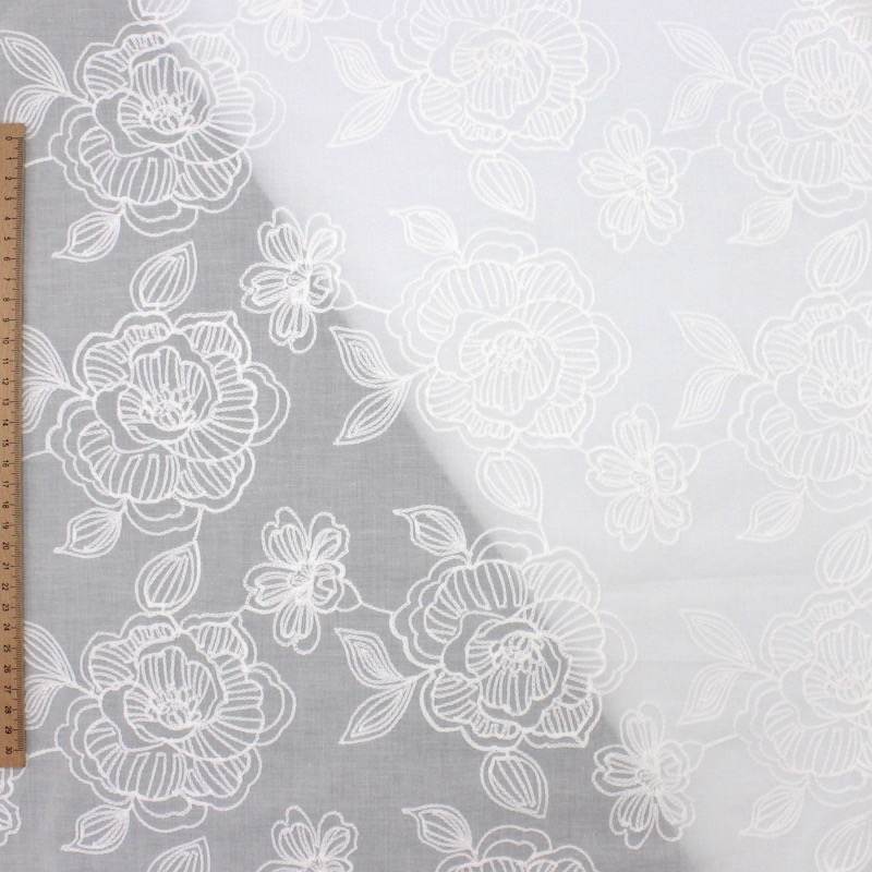 Cotton voile embroidered with flowers - white