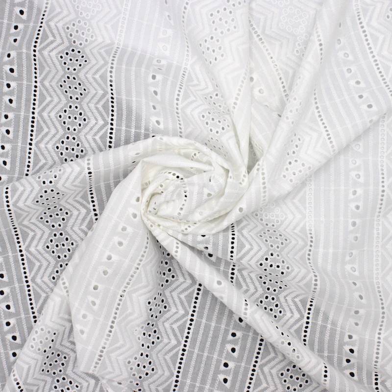 Tissu broderie anglaise 100% coton - blanc