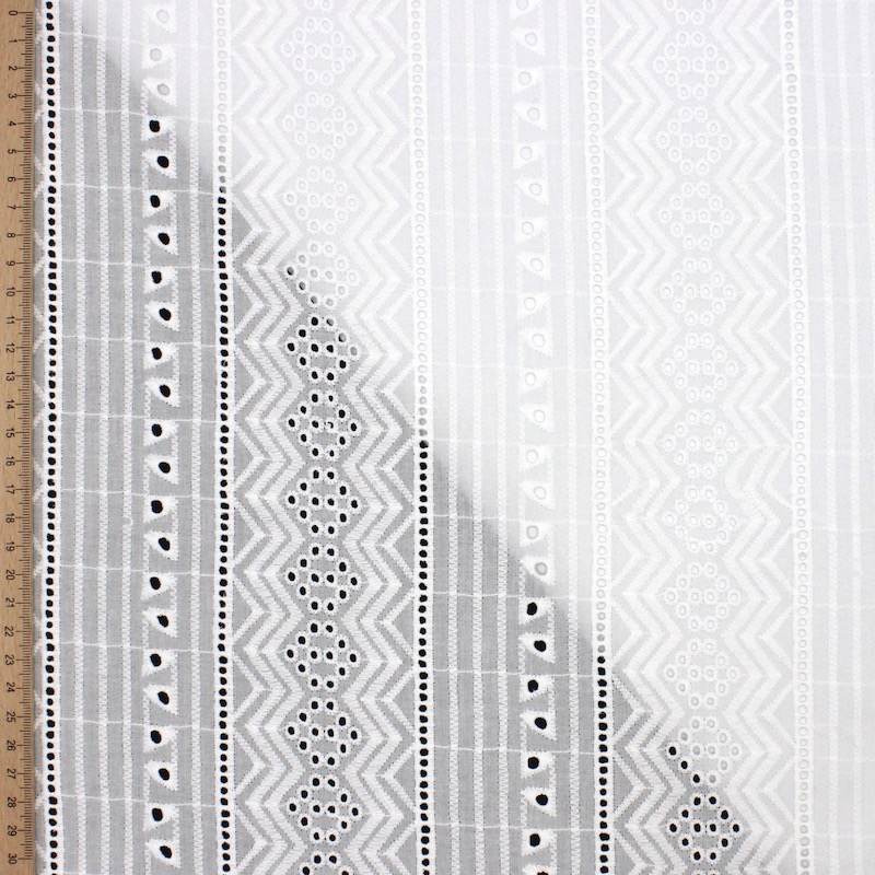 Tissu broderie anglaise 100% coton - blanc