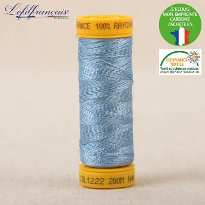 Fil à broder bleu layette